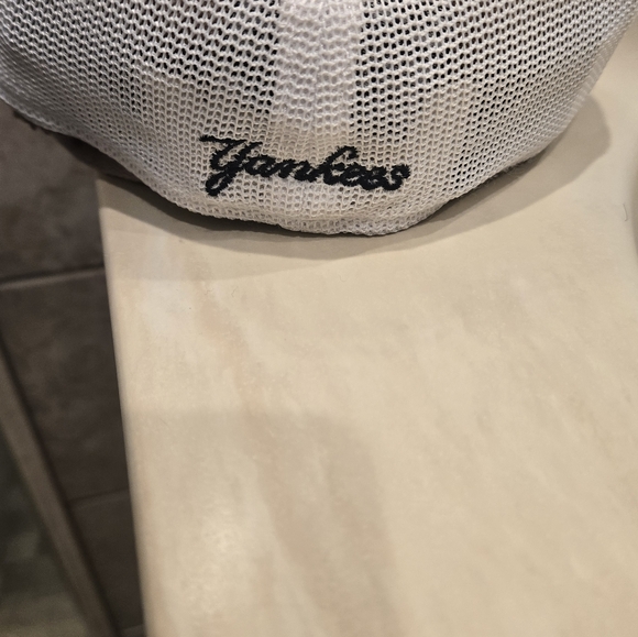 NY Yankees 39Thirty Mesh Back Size Small-Medium New Era Genuine MLB Stitched - Picture 3 of 12